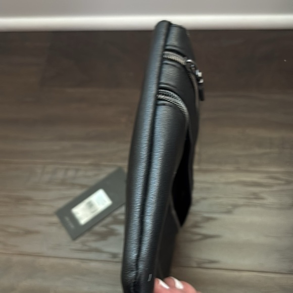 Jones NY PVC Cosmetic/travel wedge pouch,2 zip front pockets 1 interior,texture - Picture 9 of 12